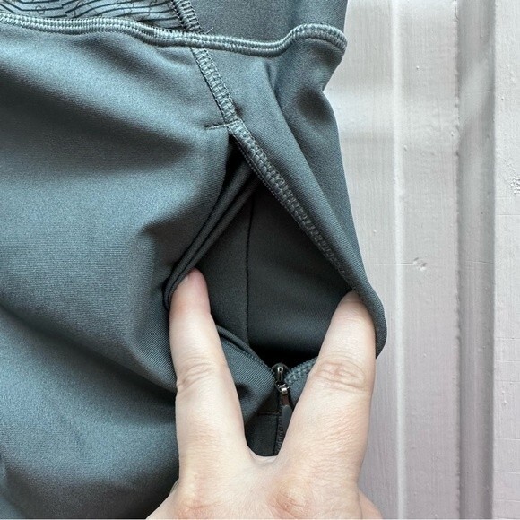 Under Armour heat gear compression grey capris women's xs - Picture 5 of 7